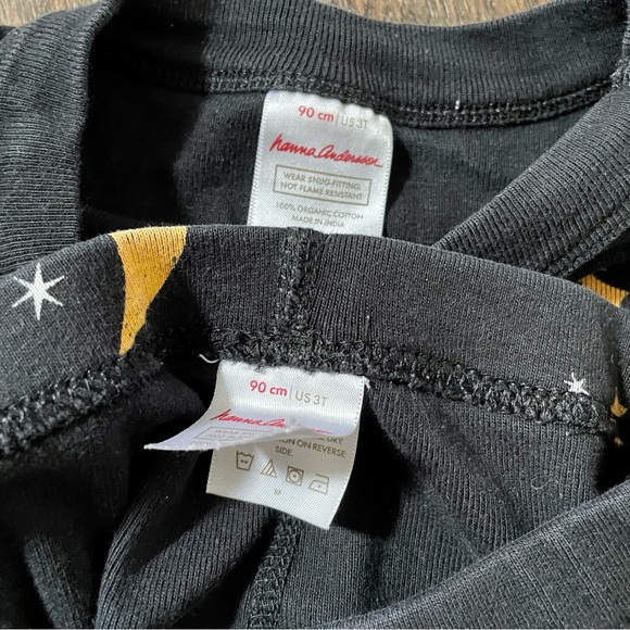 Size 3T gently preloved Hanna Andersson bats, moons and stars Halloween pjs - Picture 3 of 3